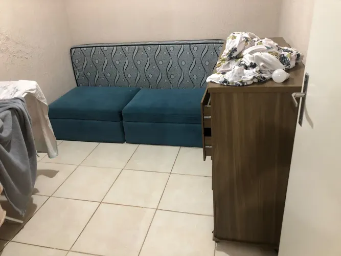 PROCURO UMA COLEGA DE QUARTO