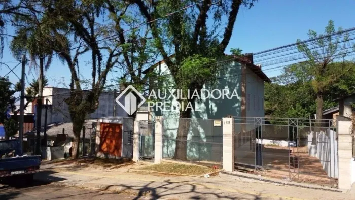 Trata-se de terreno com 13,20 x 75 metros
