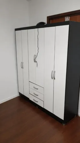 Alugo quarto para homens