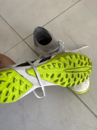 Chuteira Adidas