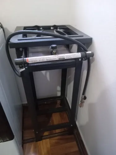 Vende-se fogão industrial de uma boca em perfeito estado (usado apenas uma vez).