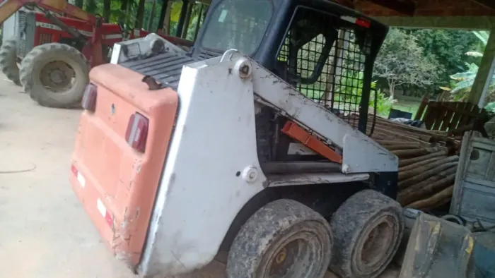 Mini carregadeira