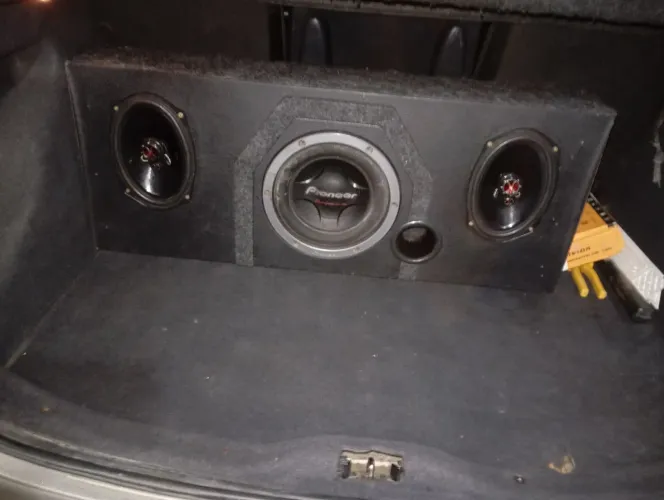 Vendo caixa de som com módulo