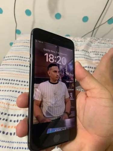 Vendo um iPhone 8plus 64gb