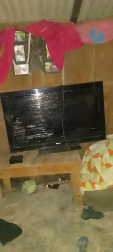 TV Sony bravia tela com película quebrada por 560 reais 