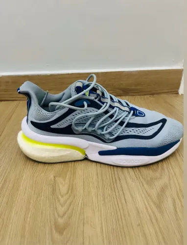 Tênis Adidas Alphaboost 400 reais