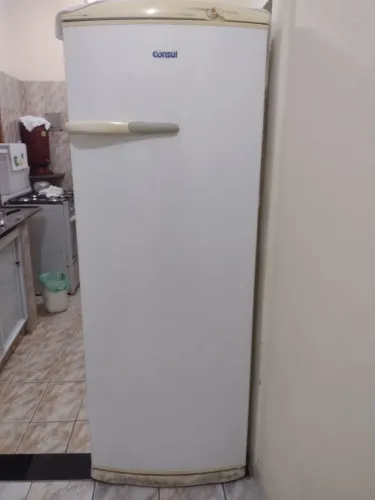 Refrigerador Consul 360 litros mais mesa de jantar.