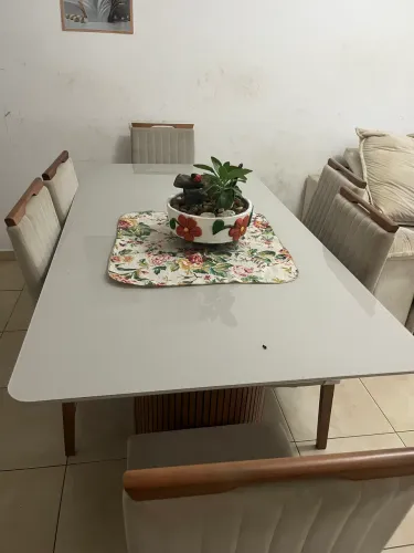 Mesa com 6 cadeiras 