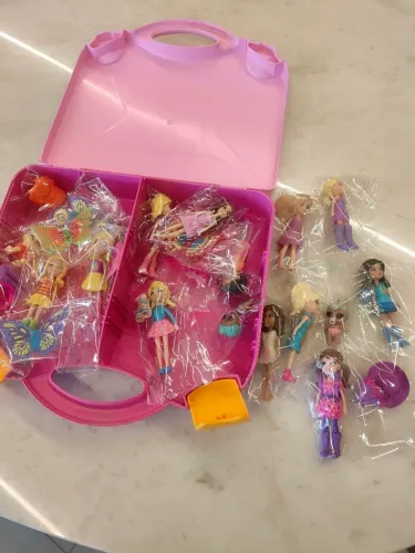 Maleta com bonecas oriniganos Polly e acessorios