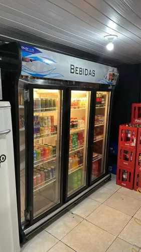 Expositora 3 portas frios e bebidas