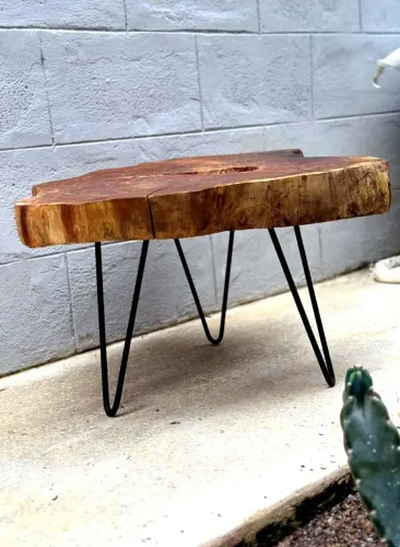 Mesa de Centro Rústica Madeira Maciça com Pés Hairpin - Peça Única!