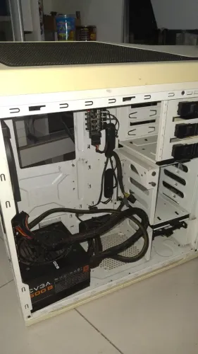 Gabinete Gamer NZXT Phantom 410 -  Completo (Não acompanha a fonte)