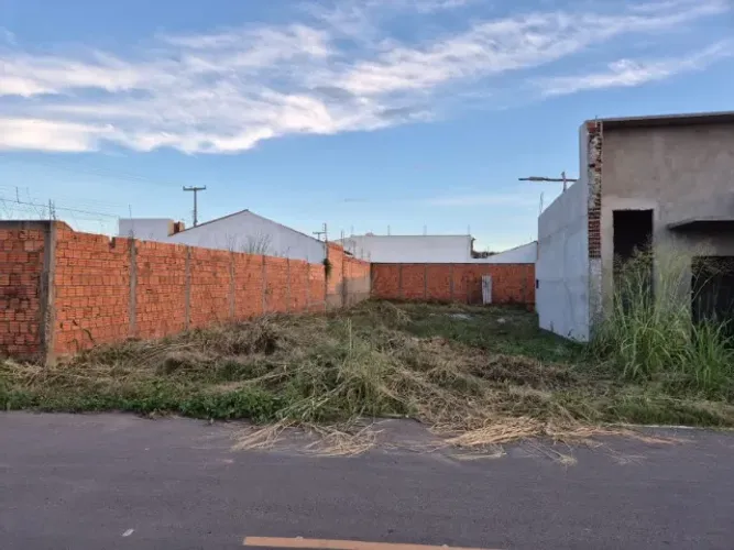Terreno à venda - Cidade Jardim - Bom Jesus/PI