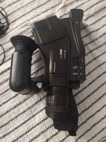 Câmera Panasonic fullHD modelo AG AC7P