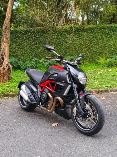 Ducati Diavel Carbon 2013 - Baixíssima quilometragem