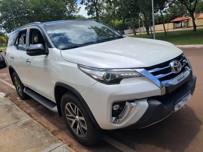 Toyota Hilux SW4 SRX 4X4 2.8 TDI 16V Dies. Aut. 2018