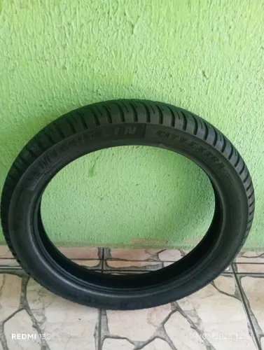 Par de Pneus Michelin city extra para Titan 160, factor e outras motos sendo aro 18