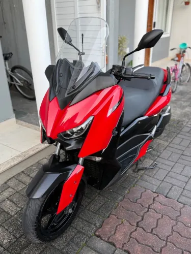XMAX 250 VERMELHA