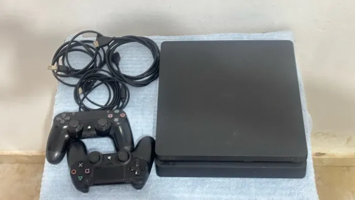 PS4 / 2 CONTROLES + JOGO MK11