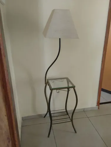 Mesa canto com Abajur