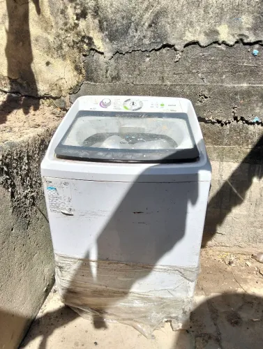 Vendo Máquina de lavar velha, não está funcionando mas o motor tá intacto,