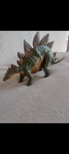 Estegossauro mattel mega destroyer com um quebradiço minúsculo