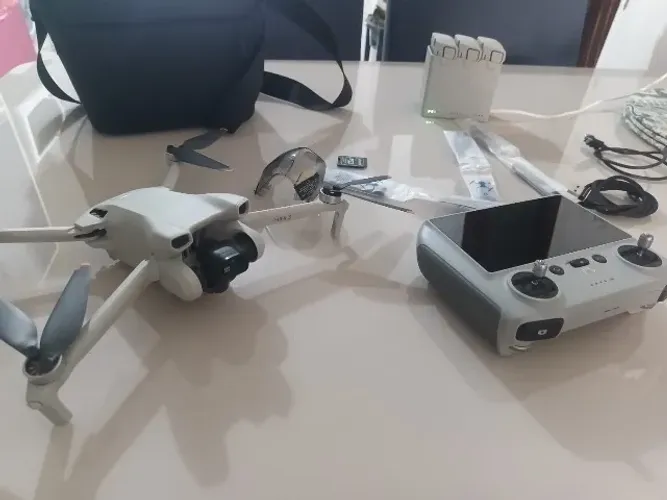 DJI Mini 3 com Controle RC (Tela Integrada) - Completo