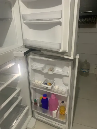 Vendo essa geladeira seminova