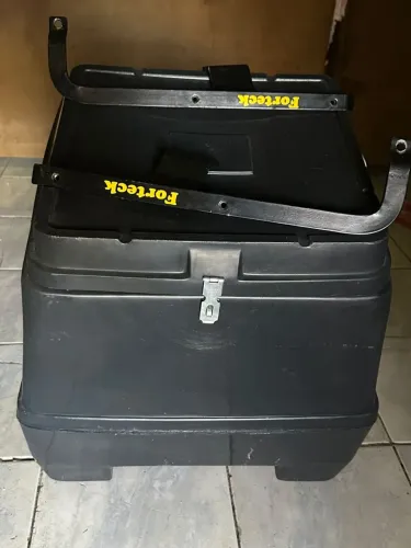 Bau de 135 litros mais suporte