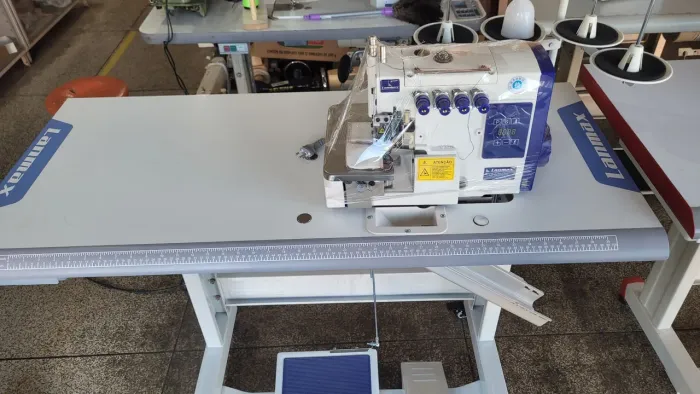 Máquina de costura overlock industrial lanmax 4 fios (NOVA)