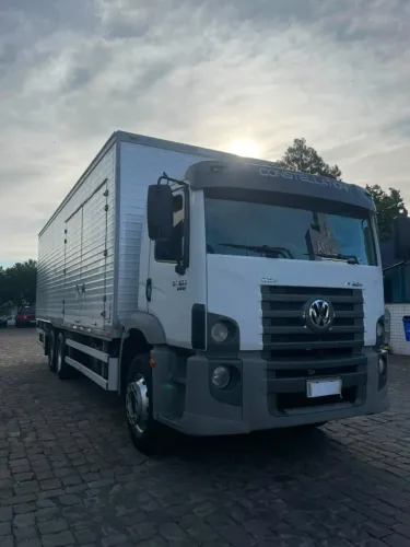 Volkswagen Costellation 24-250 6x2 com Bau Linshalm