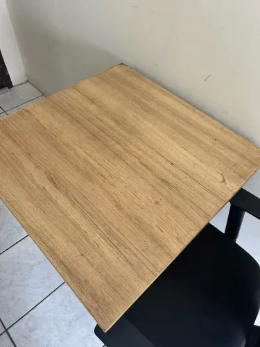 Mesa de estudo e cadeira