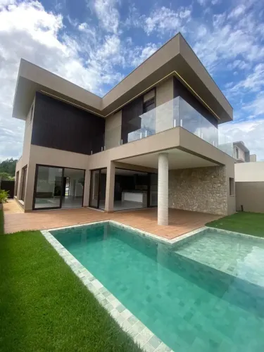Casa de condomínio para venda possui 295 metros quadrados com 4 quartos