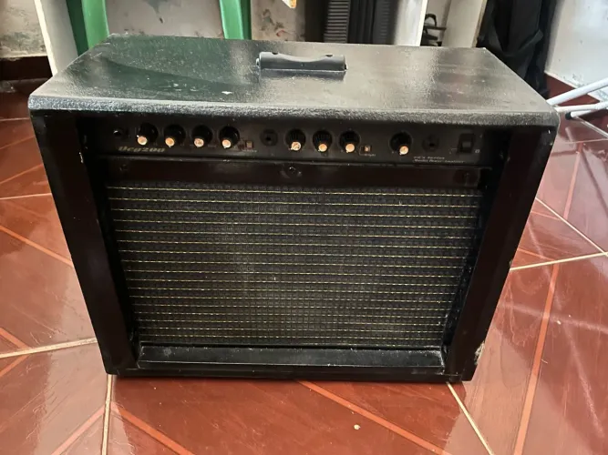 AMPLIFICADOR DE SOM 