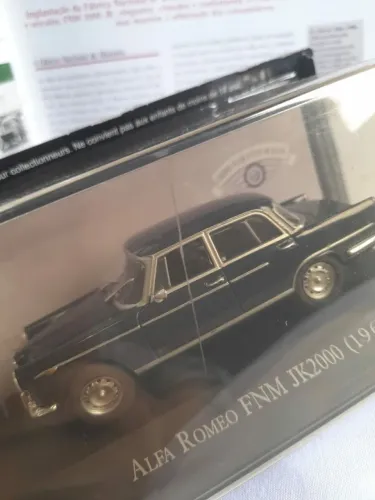 Miniatura FNM JK 2000 1967 Altaya 1:43 Lacrada + Fascículo