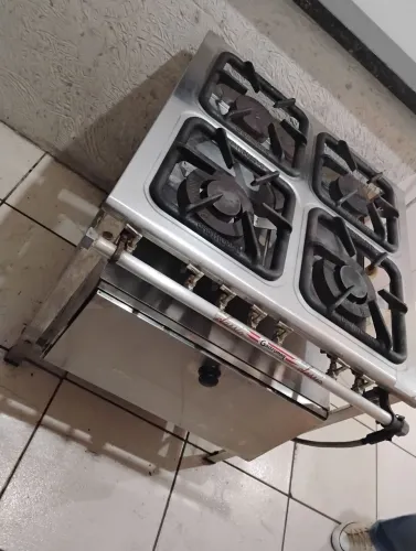 Fogão industrial Gastromaq 4 bocas com forno
