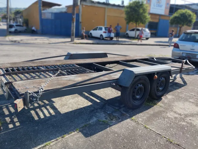 Carreta reboque trucada dois eixos