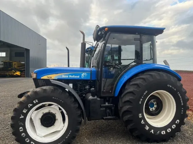TRATOR NEW HOLLAND 7630 COM CABINE RICAR - ANO 2011