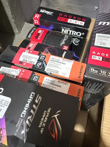 Lote fechado com 18 placas de vídeo Rx580/480 8gb