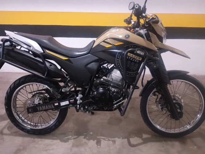 Lander 250 única dona impecável excelente preço 22 X cartão troca o carro ou moto