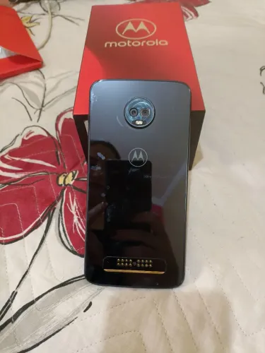 Celular Motorola moto z para retirada de peças com dois SNEPS incluso projetor e som