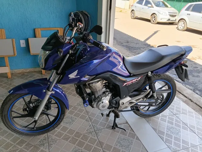 Moto zerada único dono quilometragem baixa nova nova não tem muito o que falar