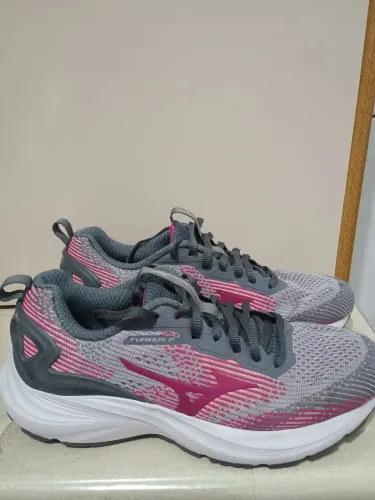 Tênis Mizuno semi novo 