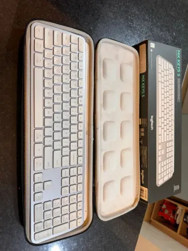 Teclado Logitech MX Keys S Branco com Case Protetora e Película