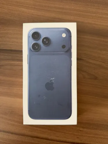 iPhone 17 Pro Max lacrado