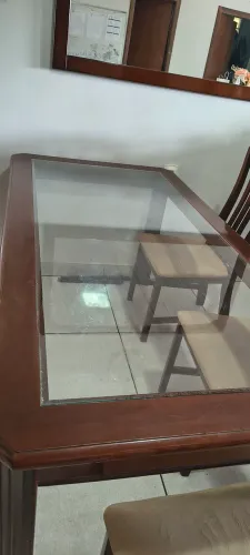 Mesa de jantar 6 lugares e espelho grande de madeira