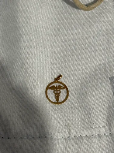 Pingente medicina ouro