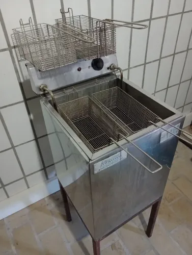 Fritadeira Elétrica Industrial Monte Alegre com Cabeçote e Cestas Reserva