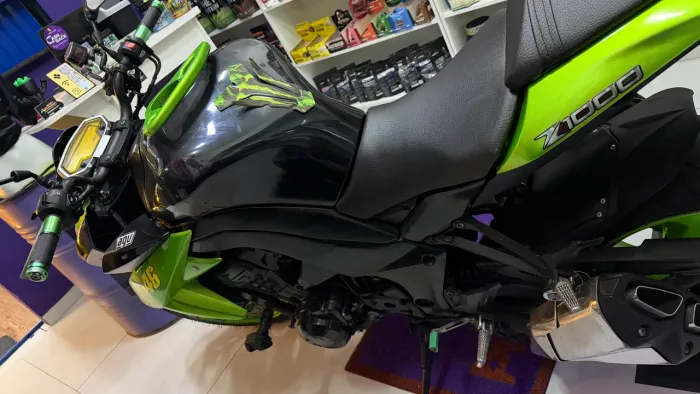 Vendo moto Kawasaki Z1000 preta com verde