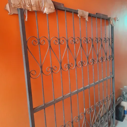 Vendo esse portão de ferro R$250